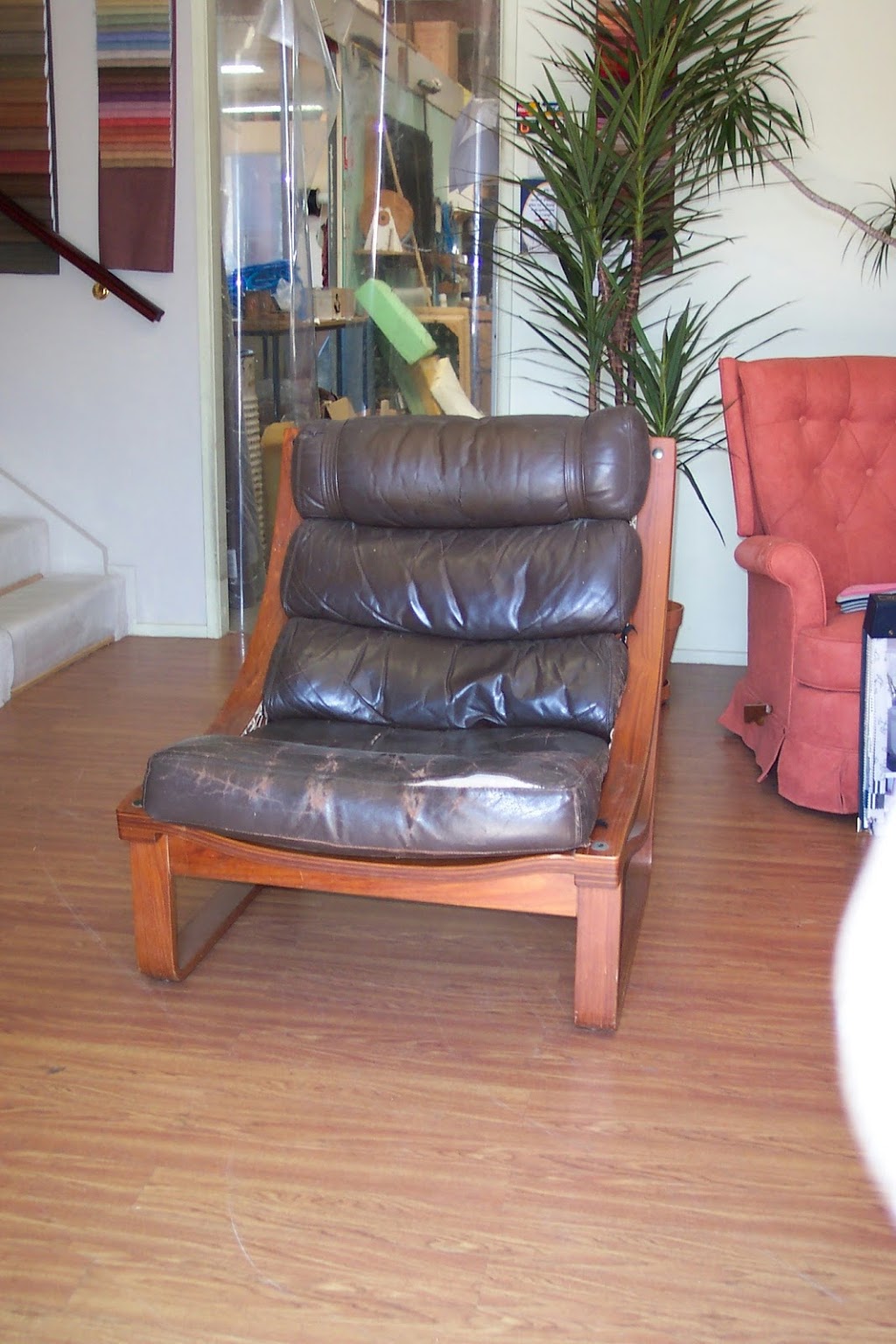 Mr Leather Fix | furniture store | 104 Connaught St, Sandgate QLD 4017, Australia | 0732693234 OR +61 7 3269 3234