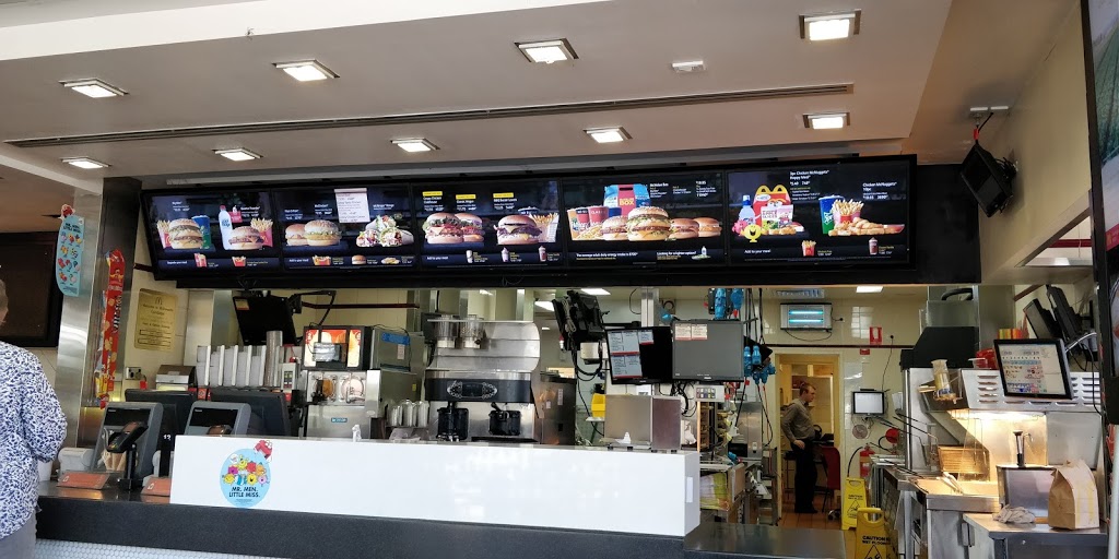 McDonalds Gundagai | cafe | 143 Mount St, Gundagai NSW 2722, Australia | 0269443322 OR +61 2 6944 3322