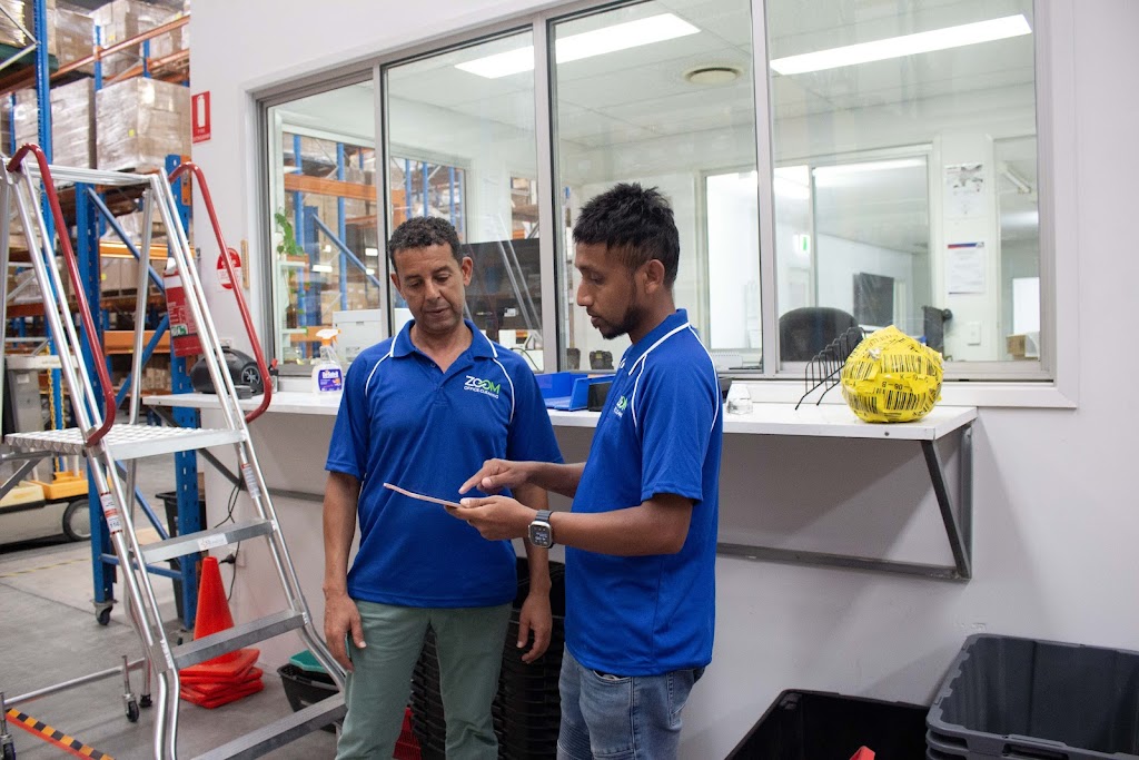 Zoom Office Cleaning | 2835 Old Cleveland Rd, Chandler QLD 4155, Australia | Phone: (07) 3390 1663