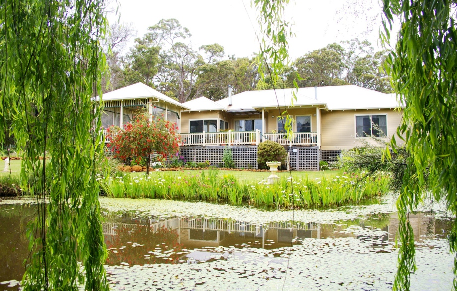 Moss Brook Bed and Breakfast | lodging | 5 Roberts Road, Nannup WA 6275, Australia | 0897561515 OR +61 8 9756 1515