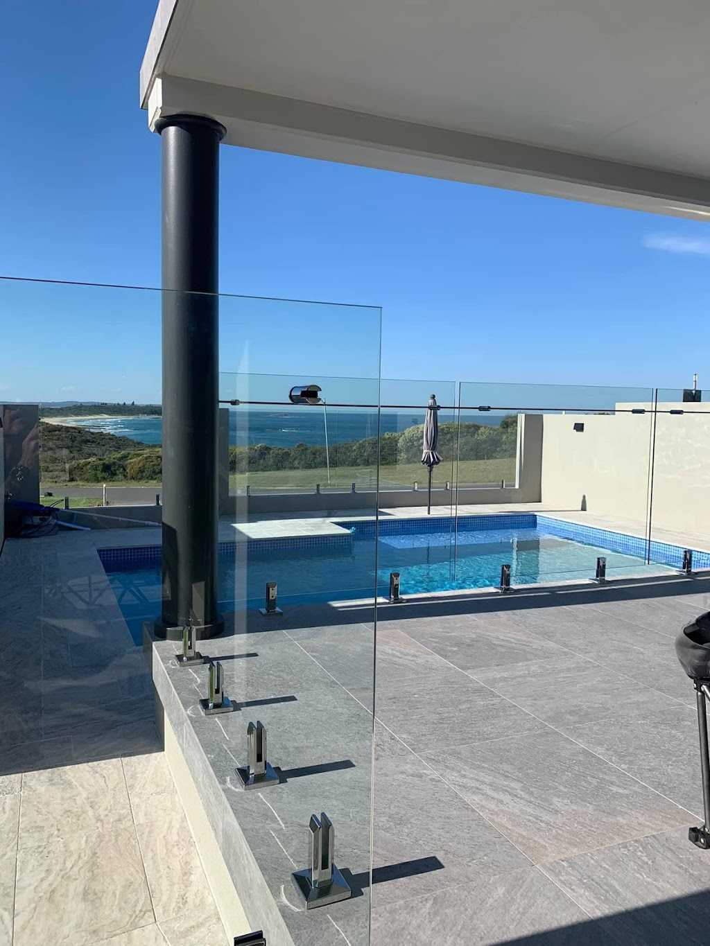 Lake Macquarie Coastal Glass | Unit 1/14 Kam Cl, Morisset NSW 2264, Australia | Phone: 0499 556 434