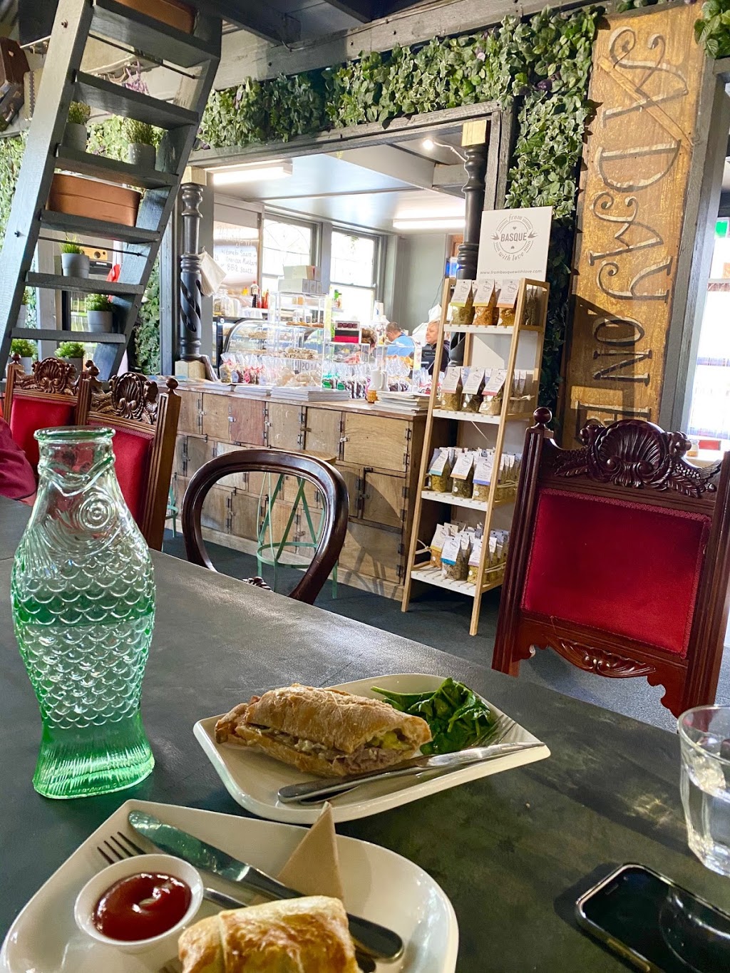 Splinters Cafe | cafe | 1 Leggatt St, Daylesford VIC 3460, Australia