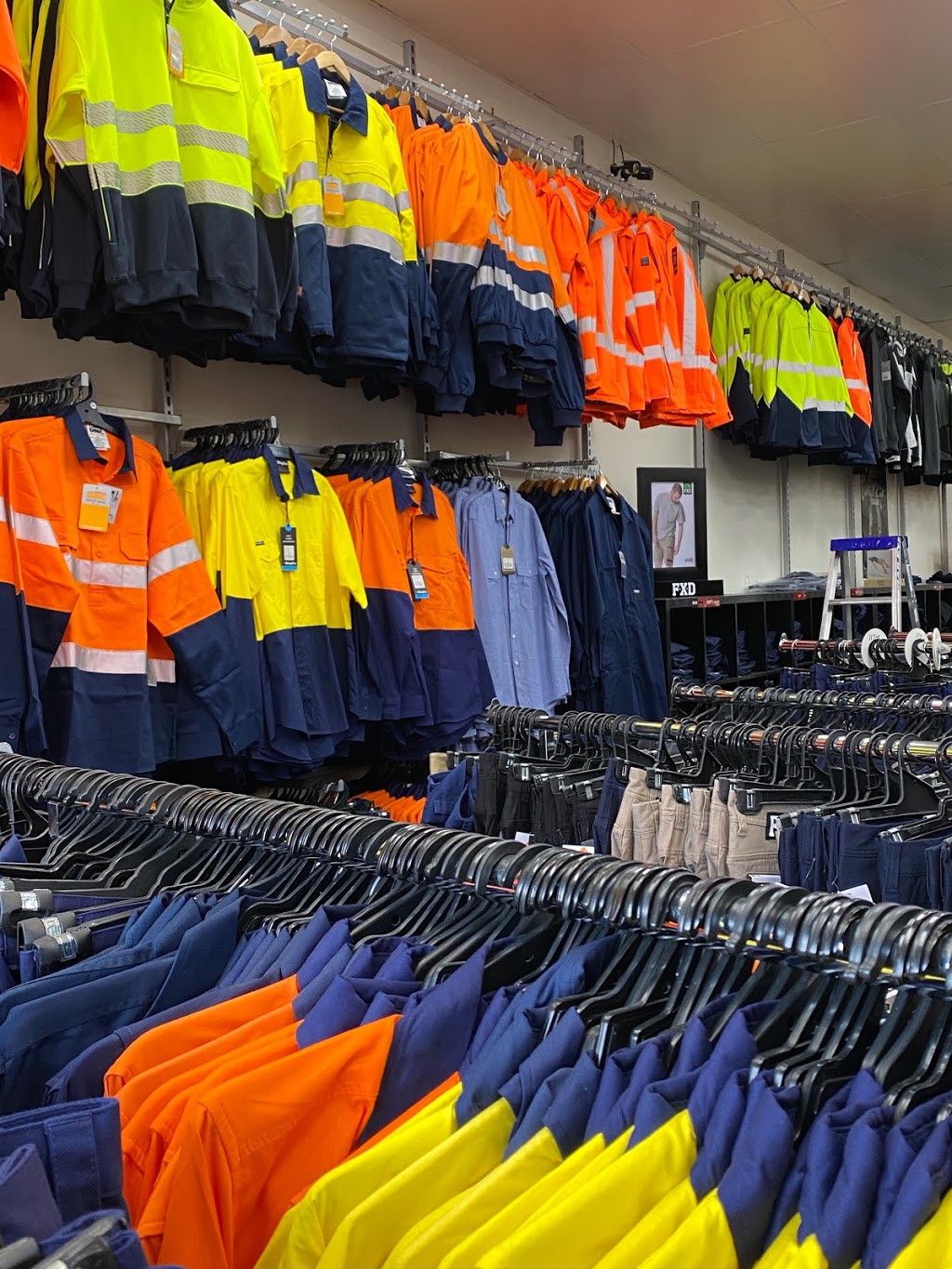 Hip Pocket Workwear & Safety Wallsend | shoe store | 120 Newcastle Rd, Wallsend NSW 2287, Australia | 0249516051 OR +61 2 4951 6051