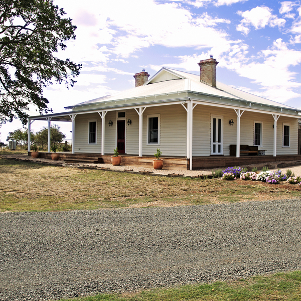 Holcombe Hill Farm | lodging | 662 Porcupine Ridge Rd, Porcupine Ridge VIC 3461, Australia | 0437205900 OR +61 437 205 900