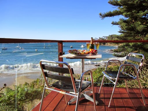 Bundeena Beach Hut | lodging | 19 The Avenue, Bundeena NSW 2230, Australia | 0295275500 OR +61 2 9527 5500