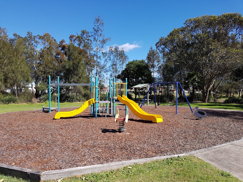 Baxter Field Playground |  | 1A Findon St, Marks Point NSW 2280, Australia | 0249210333 OR +61 2 4921 0333