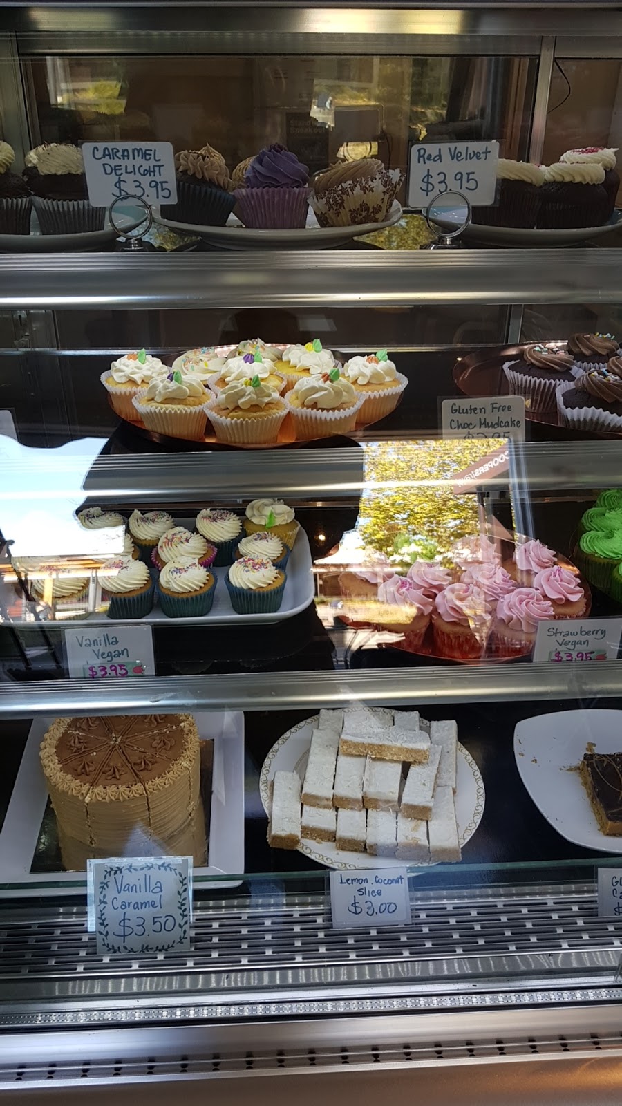 Slice of Heaven Cakes | cafe | Shop number 3/70 Nicholson St, Bairnsdale VIC 3875, Australia