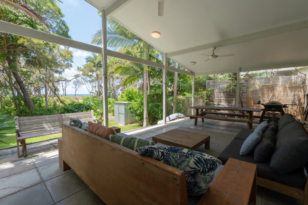 Driftwood on Home Beach | 130 Dickson Way, Point Lookout QLD 4183, Australia | Phone: 0418 859 564