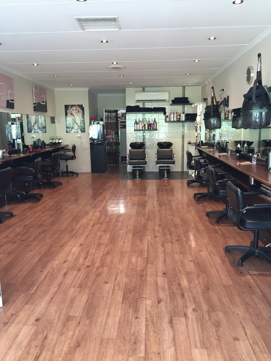 Jeleas Hair Studio | hair care | 128/138 Bridge Rd, Pooraka SA 5095, Australia | 0882624035 OR +61 8 8262 4035