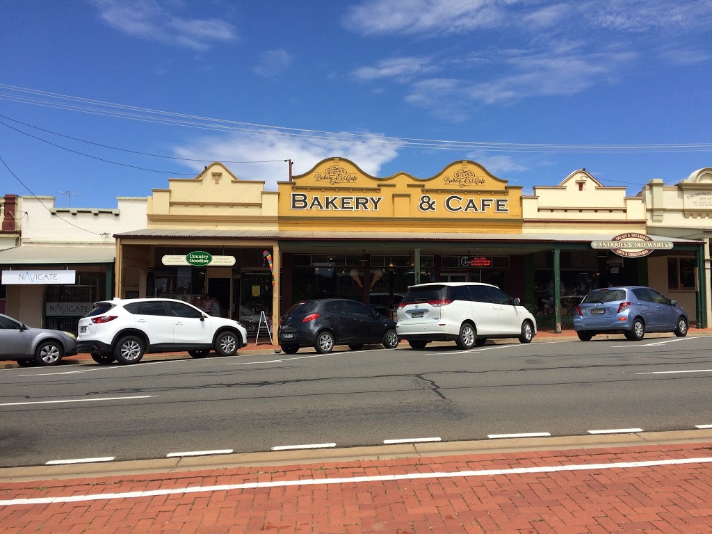 Steves Bakery & Cafe | bakery | 110 Cowabbie St, Coolamon NSW 2701, Australia | 0269272534 OR +61 2 6927 2534