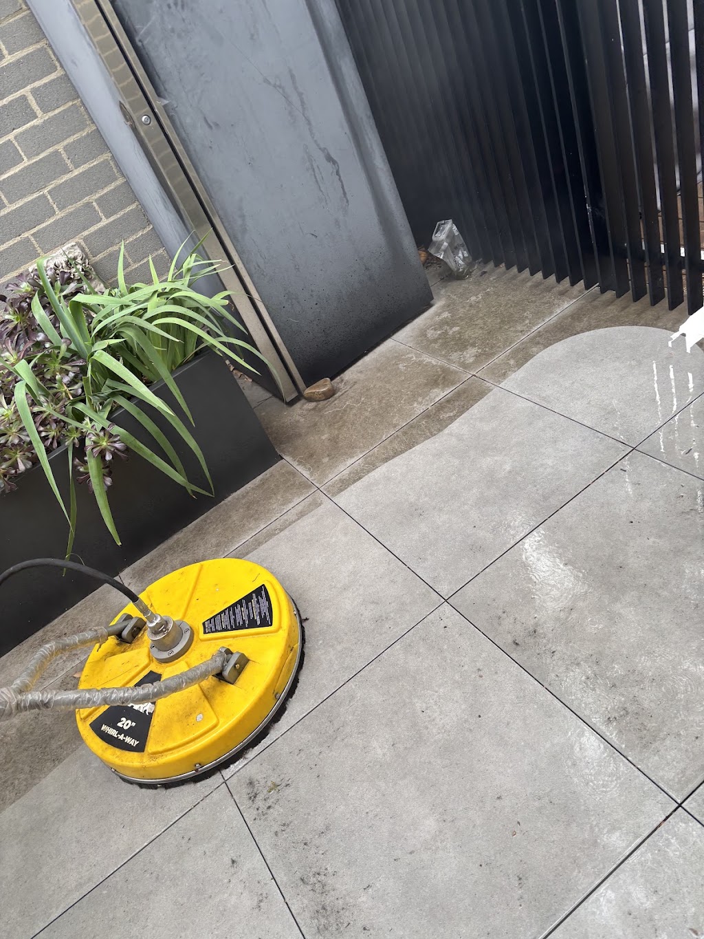 Gutter-Vac Boroondara | 67 Sylvander St, Balwyn North VIC 3104, Australia | Phone: 0421 917 510