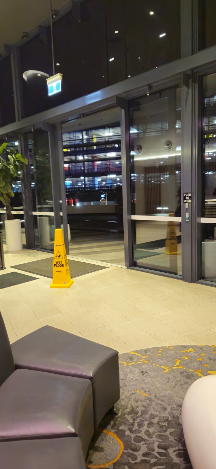 Ibis Hotel | 2 Dryandra Rd, Brisbane Airport QLD 4008, Australia | Phone: (07) 3188 7300