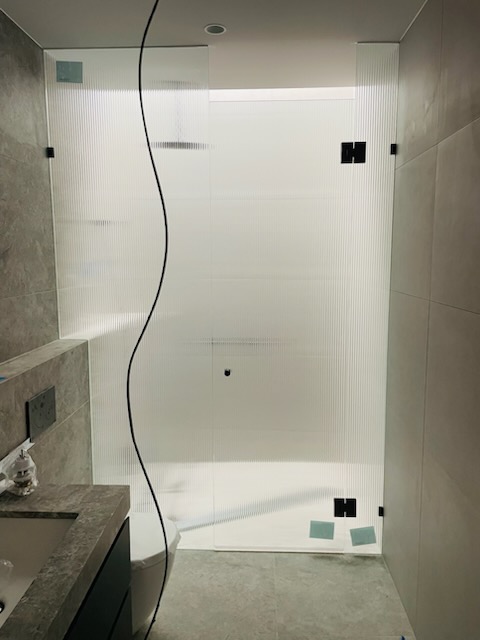 Think Frameless Glassworks | 7 Mitiamo St, Eynesbury VIC 3338, Australia | Phone: 0493 164 619
