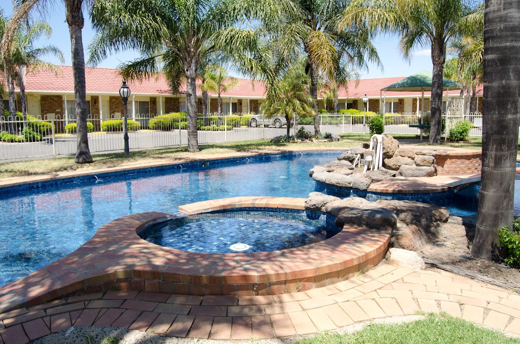 Pines Country Club Motor Inn | 103 -109 Numurkah Rd, Shepparton VIC 3630, Australia | Phone: (03) 5831 2044