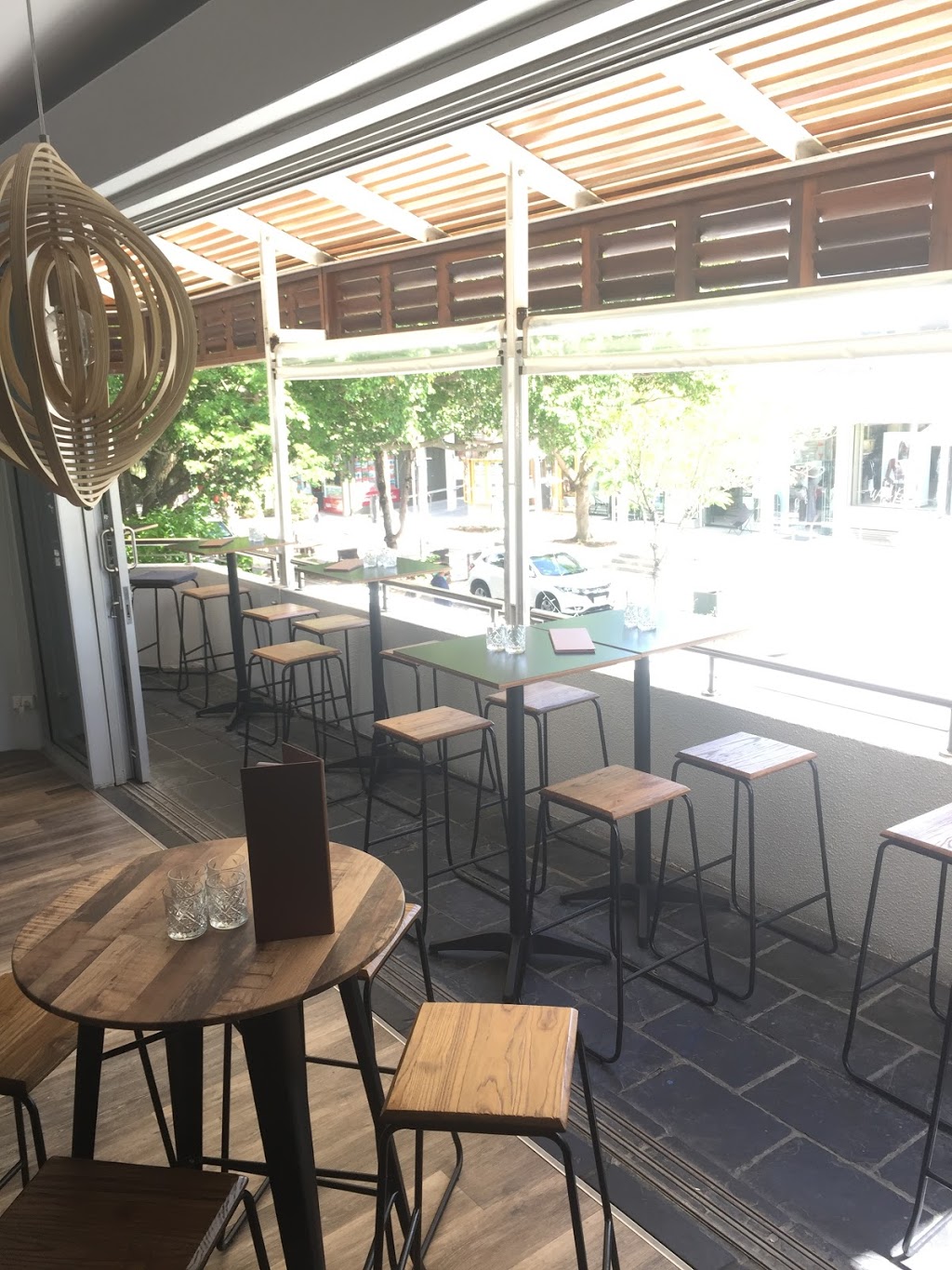 Hop & Vine Restaurant Bar | restaurant | Level 1/27/18 Hastings St, Noosa Heads QLD 4567, Australia | 0753242343 OR +61 7 5324 2343