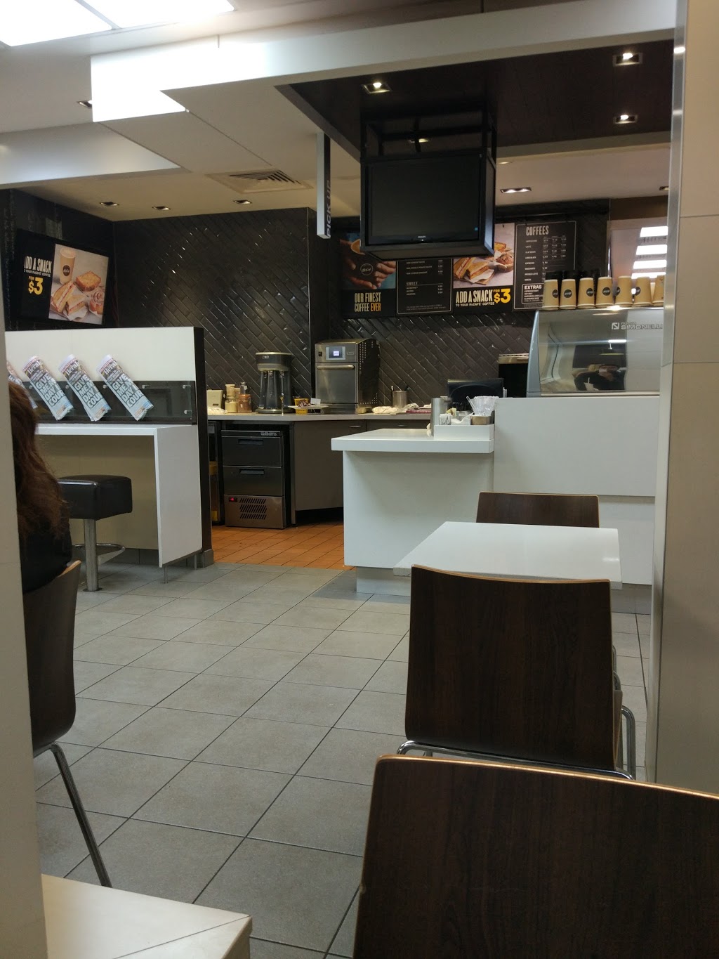 McDonalds Pakenham | meal takeaway | 98 Princes Hwy, Pakenham VIC 3809, Australia | 0359402297 OR +61 3 5940 2297