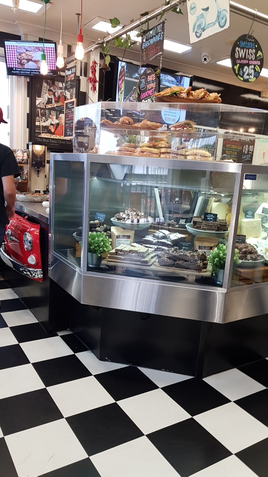 Passione Gourmet Deli | 107 Kingsley Dr, Kingsley WA 6026, Australia | Phone: (08) 9409 2273