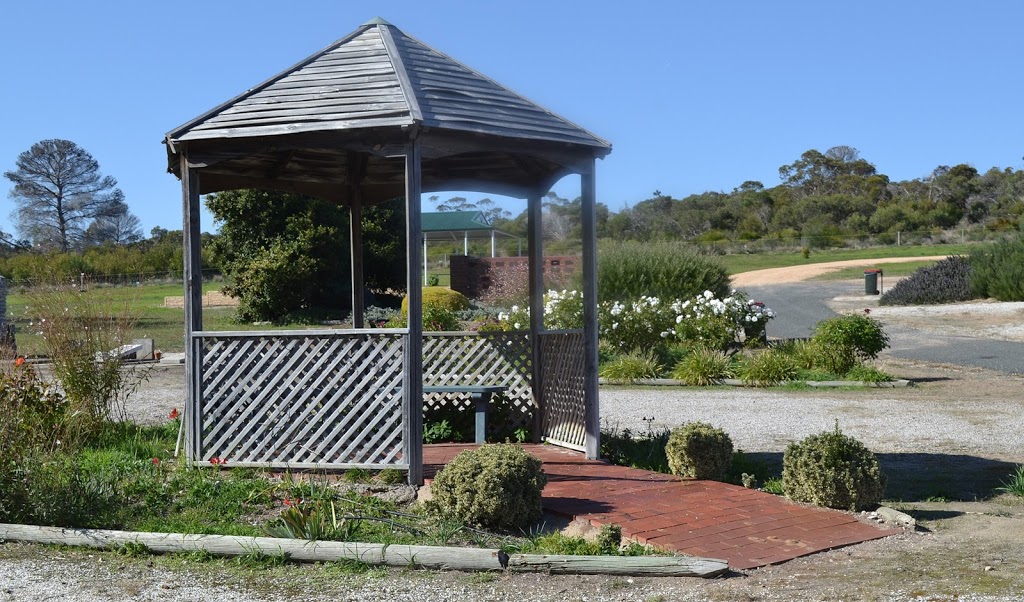 Meningie Cemetery | 53 Cemetery Rd, Meningie SA 5264, Australia