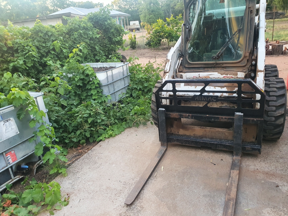 Maccas Bobcat Services | 6 Hume St, Warren NSW 2824, Australia | Phone: 0428 889 657