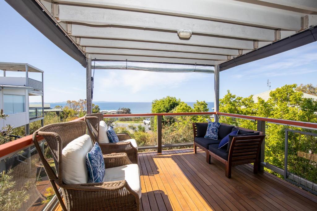 Views on Pratt | Unit 3/5 Pratt Ct, Point Lookout QLD 4183, Australia | Phone: 0418 859 564