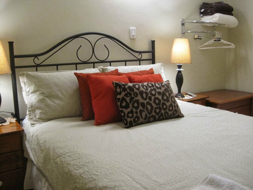 Bromeliad Bed and Breakfast | lodging | 26 Copra Cres, Karama NT 0812, Australia | 0438644640 OR +61 438 644 640
