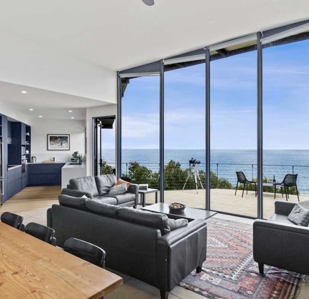 The Surf Spot Spectacular Eastern View Beach House | 635 Great Ocean Rd, Eastern View VIC 3231, Australia | Phone: (03) 5289 4233